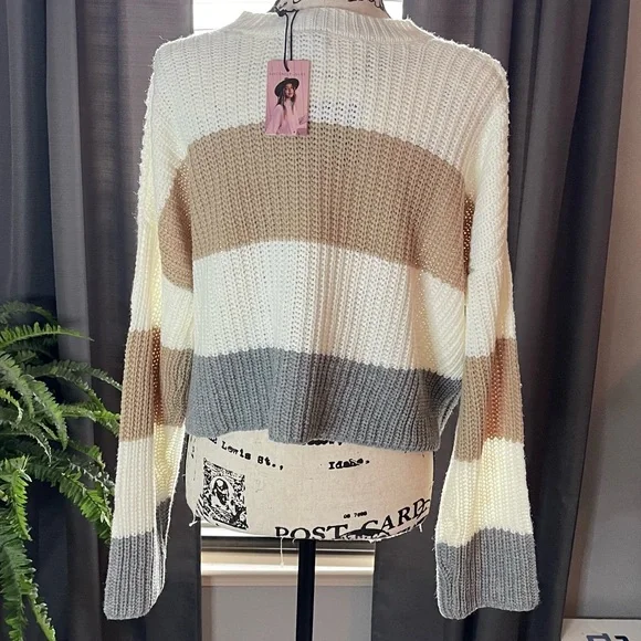NWT- Sincerely Jules - Beautiful Crop Sweater in Neutral long sleeves size M - Picture 7 of 12